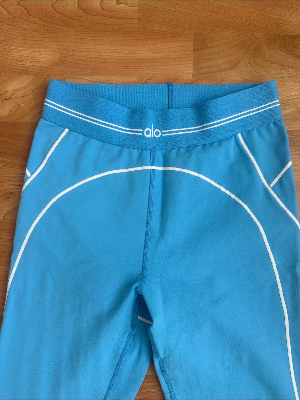 NEVER WORN ALO Yoga Airbrush High-Waist Heart Throb Legging - Picture 3 of 12